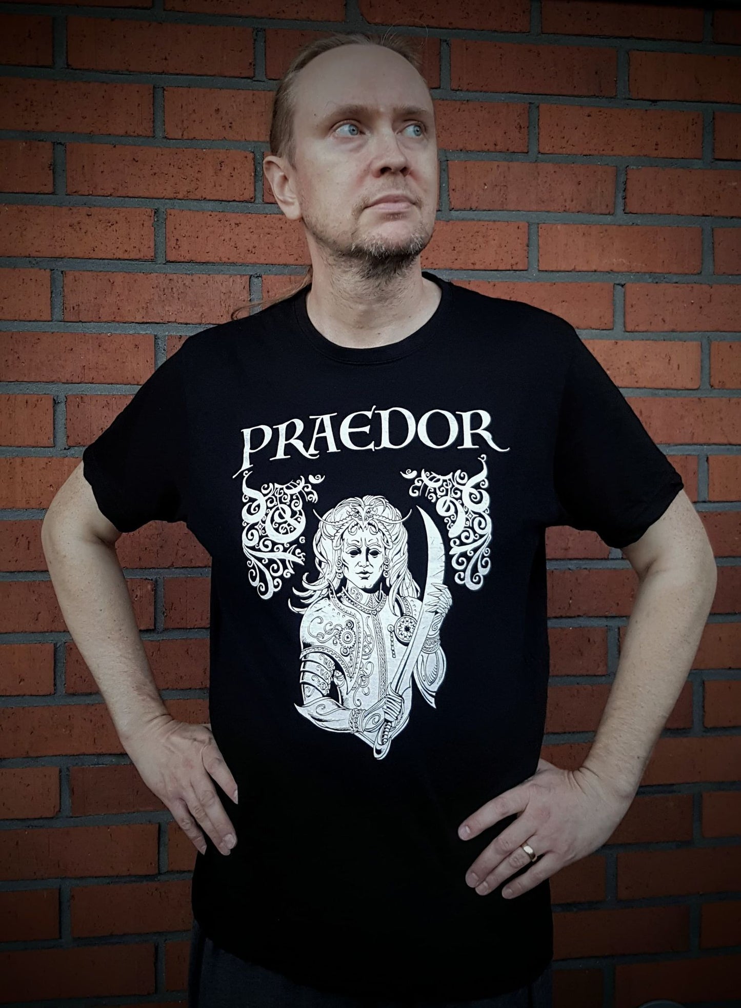 T-paita Praedor Seikkailija